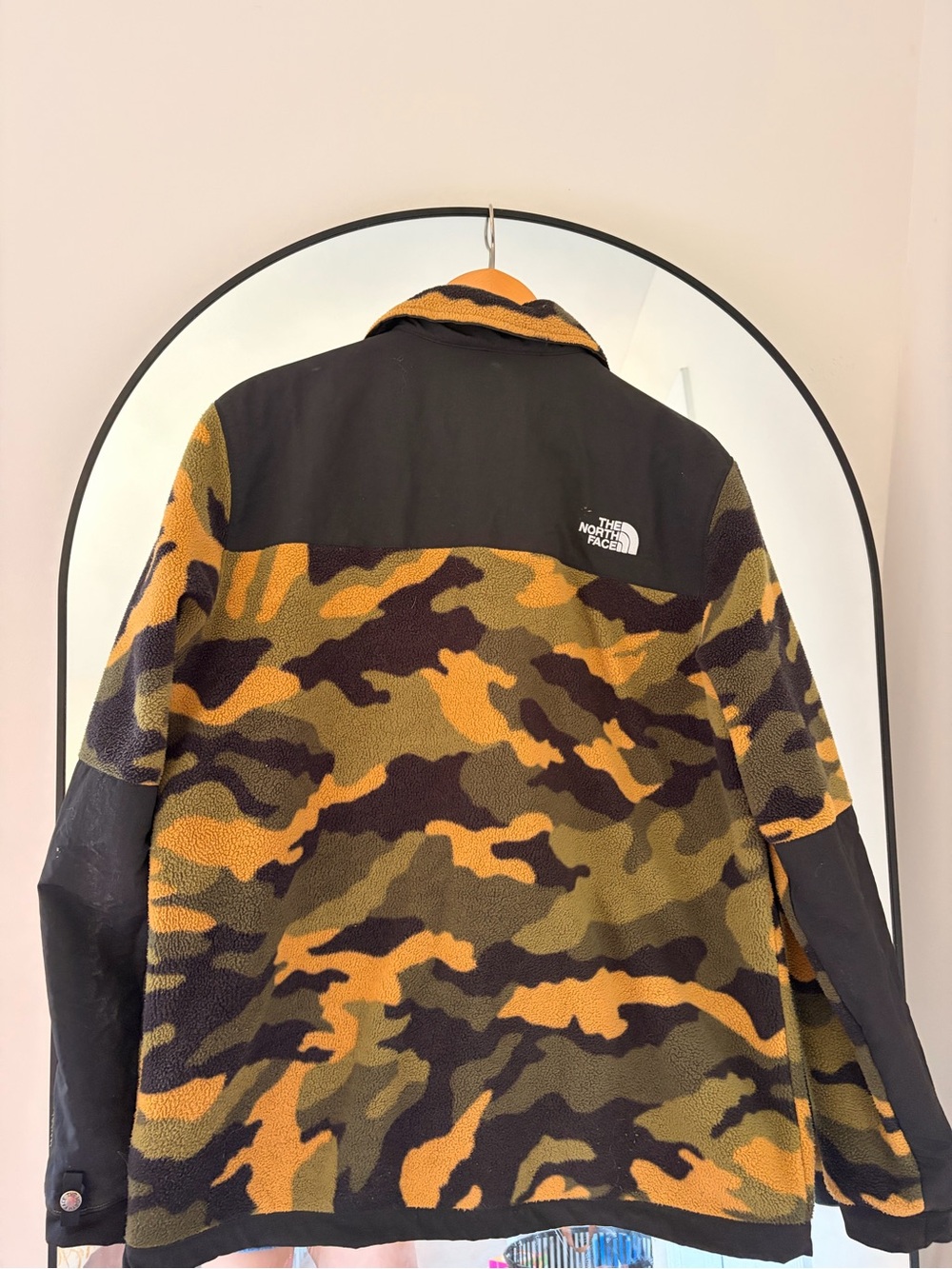 Men’s The North Face Denali-style fleece jacket in a bold black + woodland camo - Picture 7 of 9